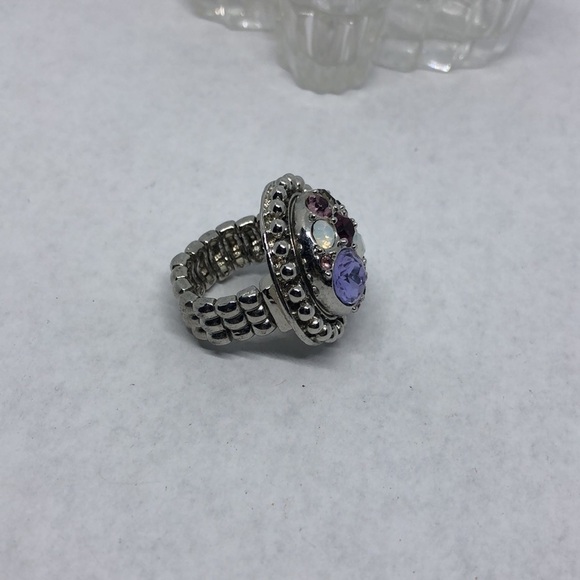 Dazzling sparkling colorful rhinestone statement ring bejeweled cluster. - Picture 5 of 8